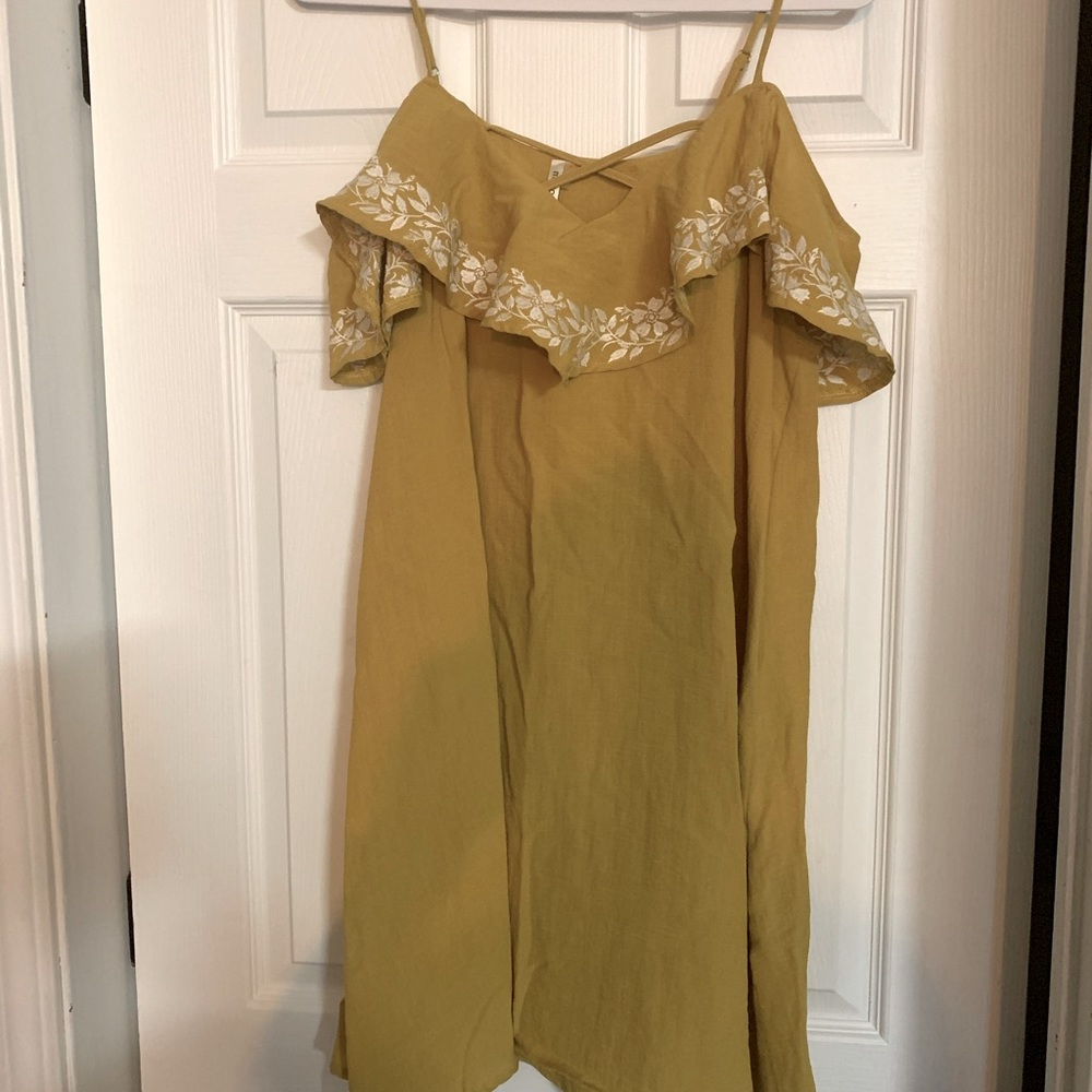Beautiful linen, yellow flutter sleeve summer dress, only worn once